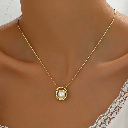 Trendy women's necklace with geometric pearl pendant, trendy and sexy jewelry for fashionable females.